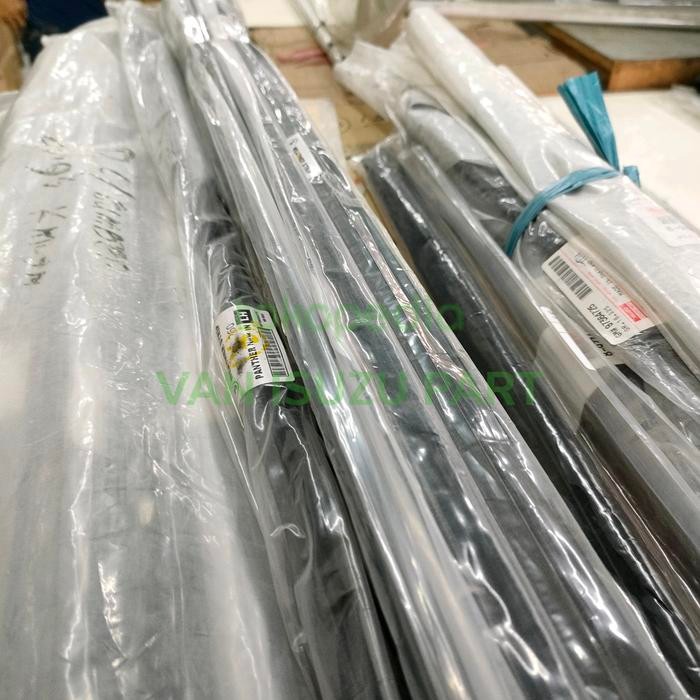 Pelipit Kaca Panther Kapsul Kode 006