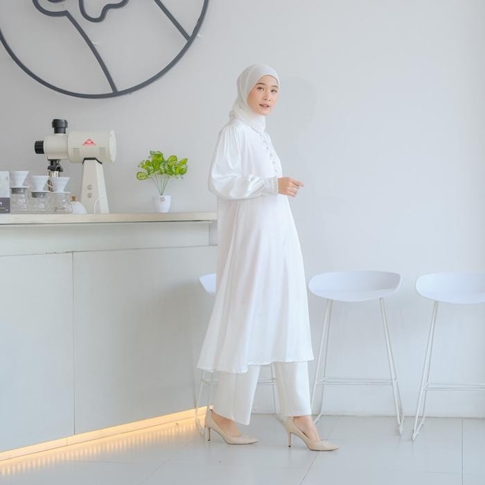 Tunik Baju Lebaran Hari Raya Idul Fitri Wanita Muslimah Warna Putih
