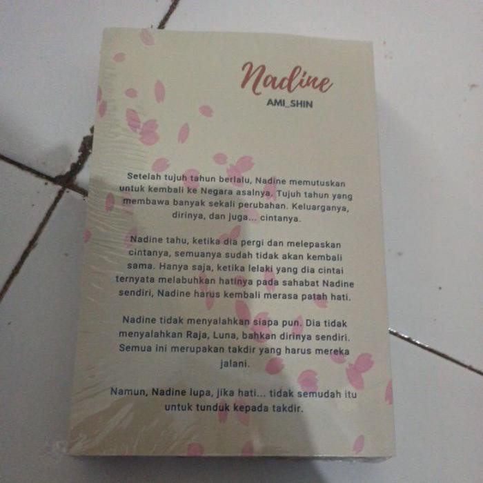 Novel Nadine by Ami Shin