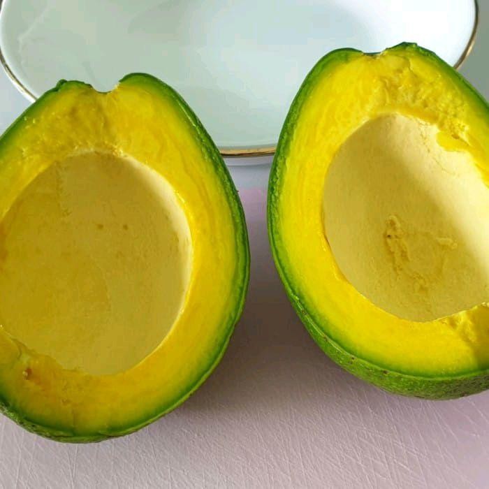 

ALPUKAT MENTEGA SUPER SIZE 2 KG ISI 5 BUAH