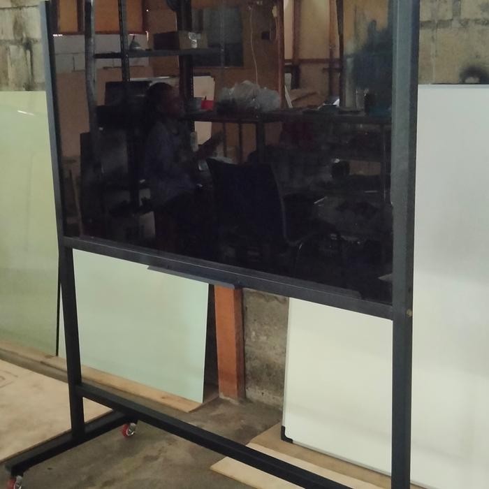 

Bisa Spk! Glass Board Hitam Standing