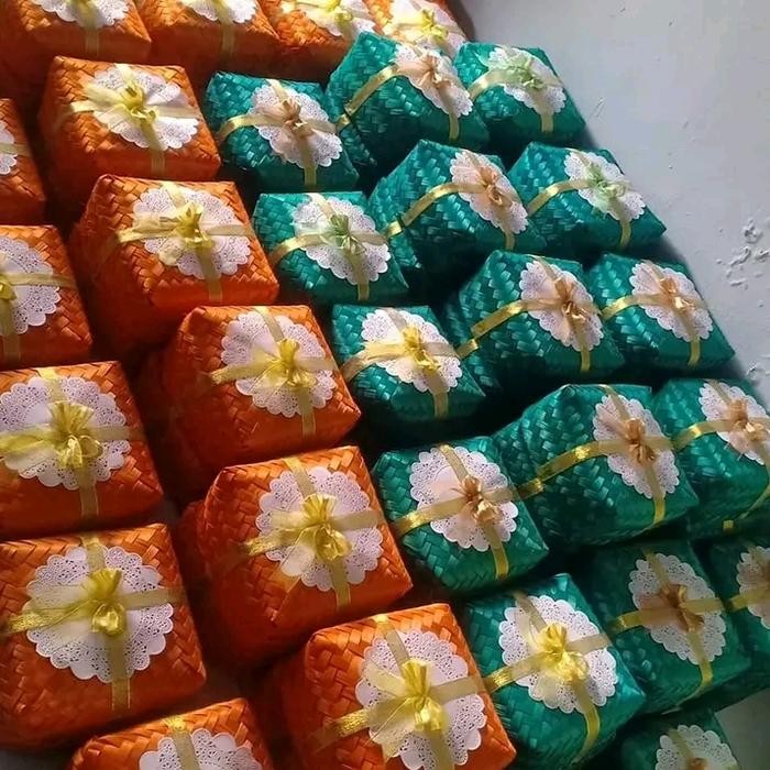 Besek warna hias 18x18 cm Besek bambu warna pita atas bawah 18x18 cm