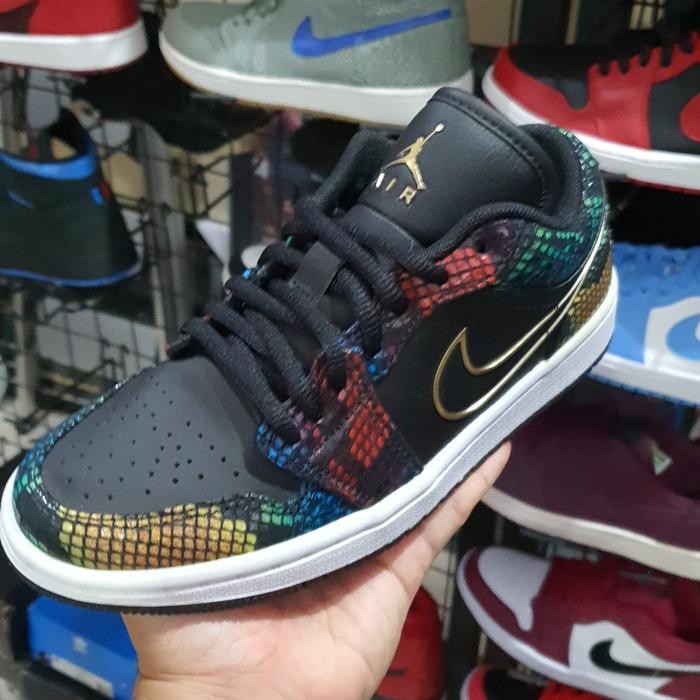 BARU WMNS AIR JORDAN 1 LOW MULTI SNAKESKIN BLACK METALLIC GOLD WHITE