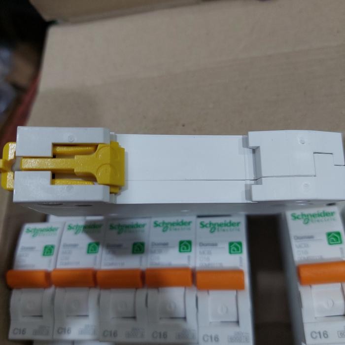 MCB SCHNEIDER 1PHASE 16 AMPER DOMEA TIPE BARU