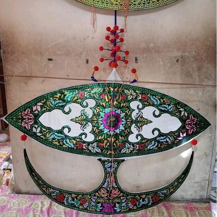 (Good) Layangan wau bulan ukuran 1 meter ( siap terbang) Beraneka warna Bambu