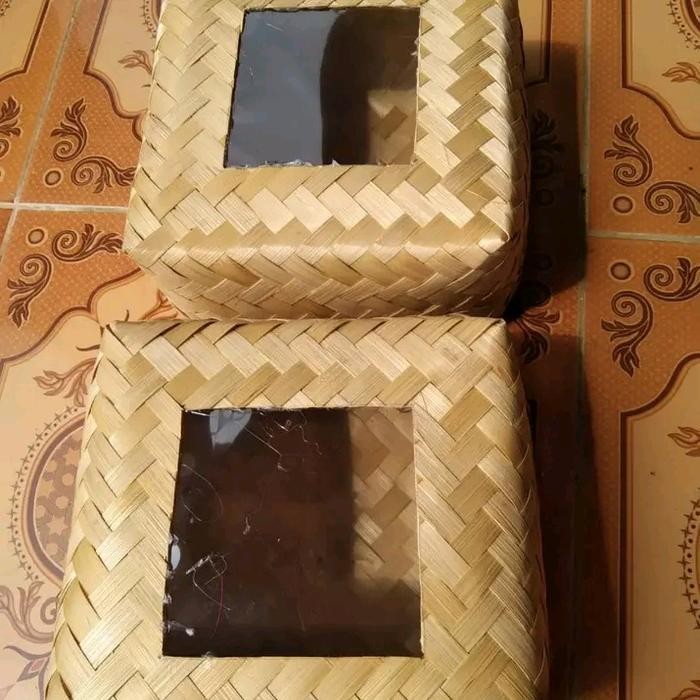 Besek Bambu Mika 22x22 cm Besek bambu mika 22x22 cm natural Hampers