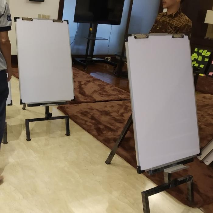 

flipchart segitiga jepit kertas 60 x 90cm MAGNETIK