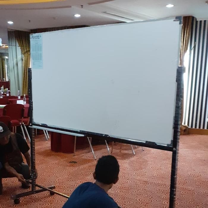 

whiteboard magnetic standing 90 180 Cm