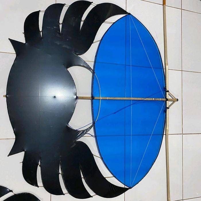 (Good) LAYANGAN RAM RAMAN 1 meter + sendaren sudah tes terbang