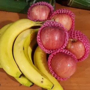 1kg apel fuji + 1kg pisang sunpride 1kg