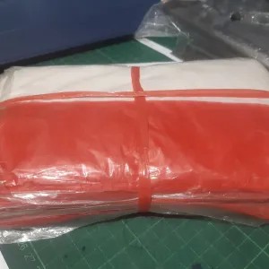 

Bendera Merah Putih UK. 21 x 12cm Bahan Plastik 1 Pack isi 40 Lembar