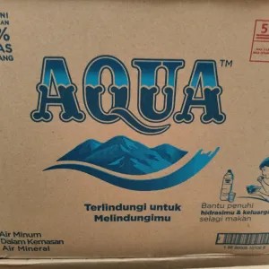 Aqua botol 1500 ml Dus