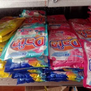 daia 1 renteng warna biru muda atau pink