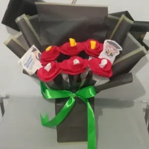 Buket bunga merah hitam