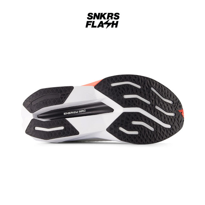 NEW BALANCE Sc Trainer White Sepatu Lari Wanita - WRCXCS4 - Size 40