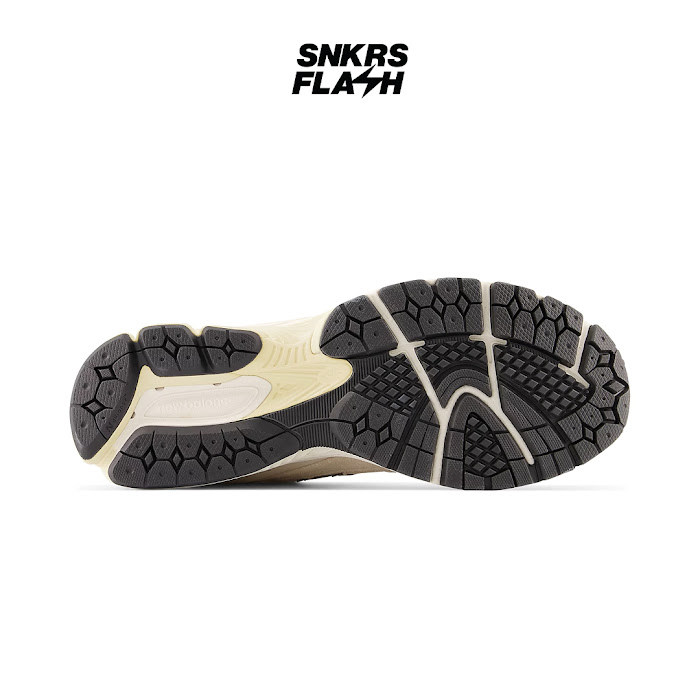 NEW BALANCE 2002R Cream Sepatu Sneakers Pria - M2002RCC - Size 40