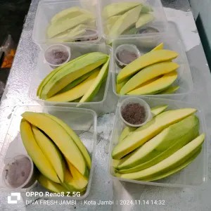 mangga rujak Thailand bumbu Bangkok mantap manis garing kriuk mangga nya