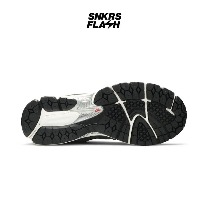 NEW BALANCE 2002R BLACK GREY - ML2002RB - Size 43