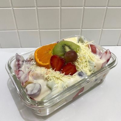 salad buah susu mayones keju porsi sedang