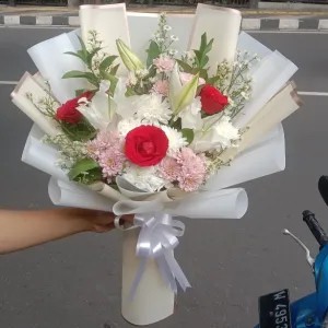 hand buket lili+mawar merah+aster