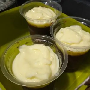 PUDING CUP COKLAT +VLA TOPING KEJU