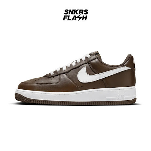 NIKE Air Force 1 Low Retro Qs Chocolate White Sepatu Sneakers Unisex - FD7039200 - Size 45