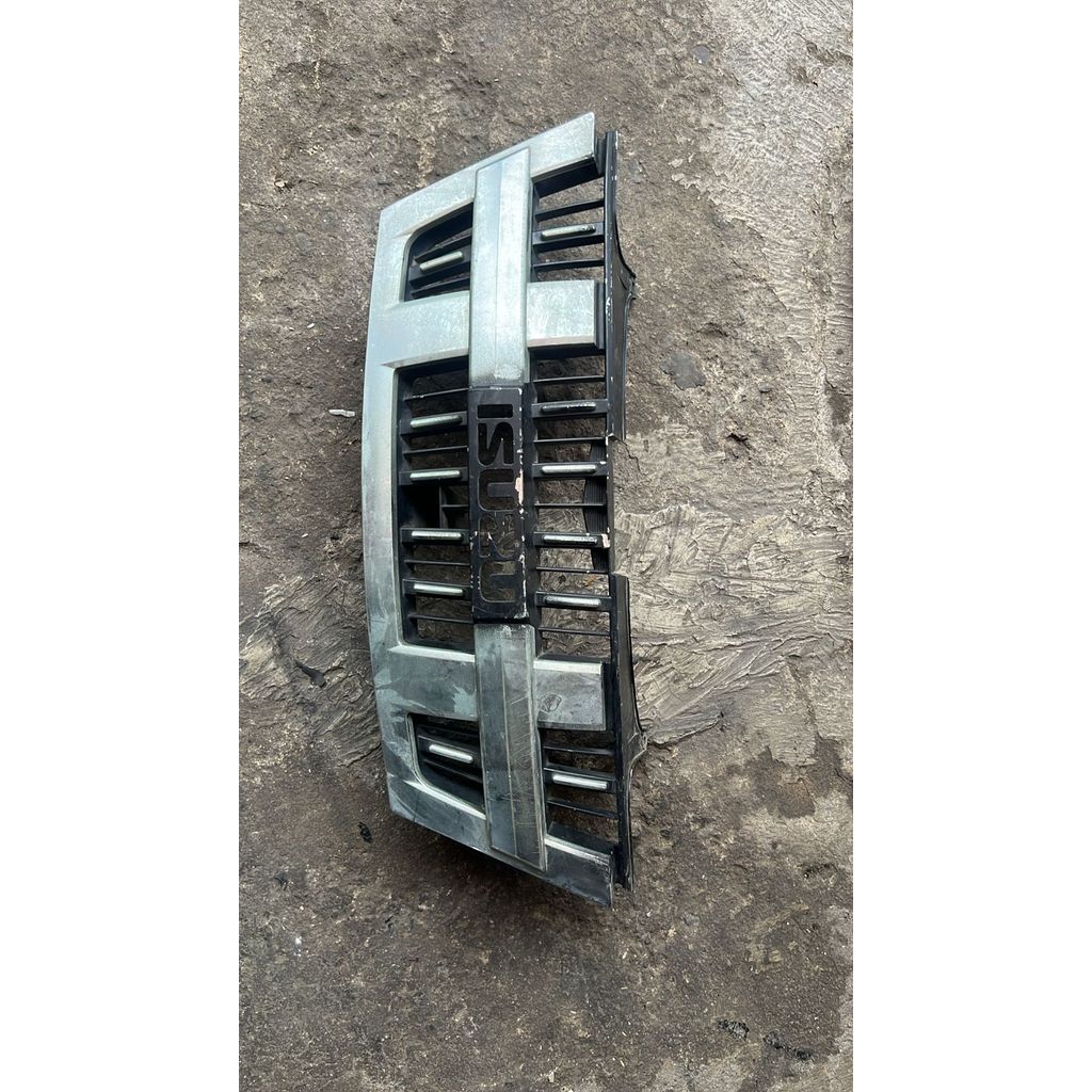 GRIL GRILL GRILLE DEPAN ISUZU PANTHER GRAND TOURING CHROME KRUM ORIGINAL