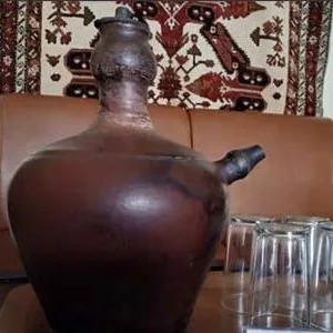 kendi air minum tanah liat