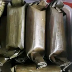lontong isi oncom isi 3 biji