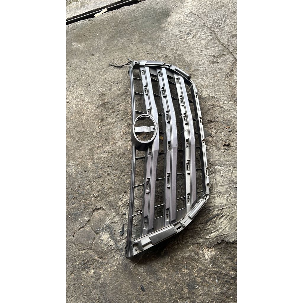 Batangan grill toyota innova 2013-2015 original