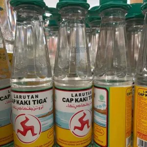Larutan cap kaki tiga botol kecil