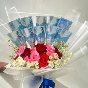 58.Bucket uang 10 pcs  ( 50 rb) dan bunga mawar segar