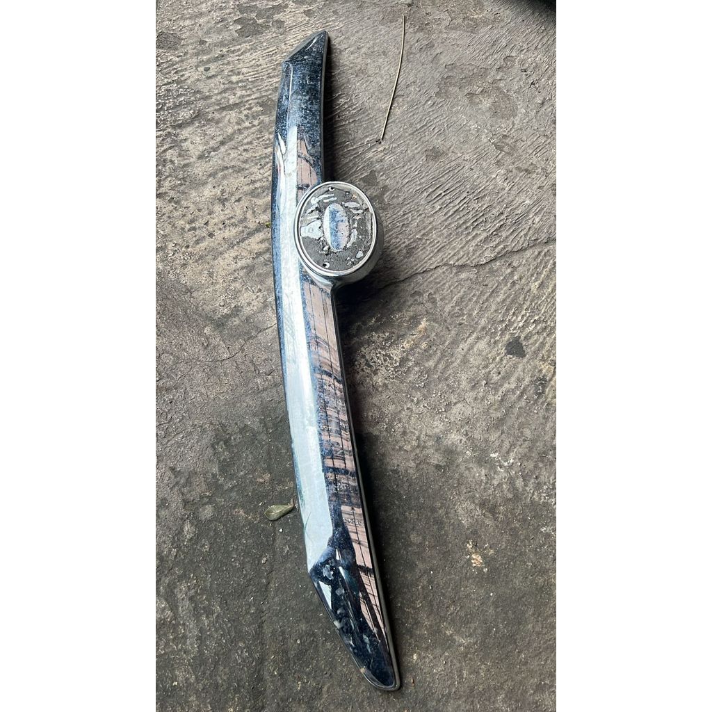 Truklid bagasi toyota yaris 2015-2016 original