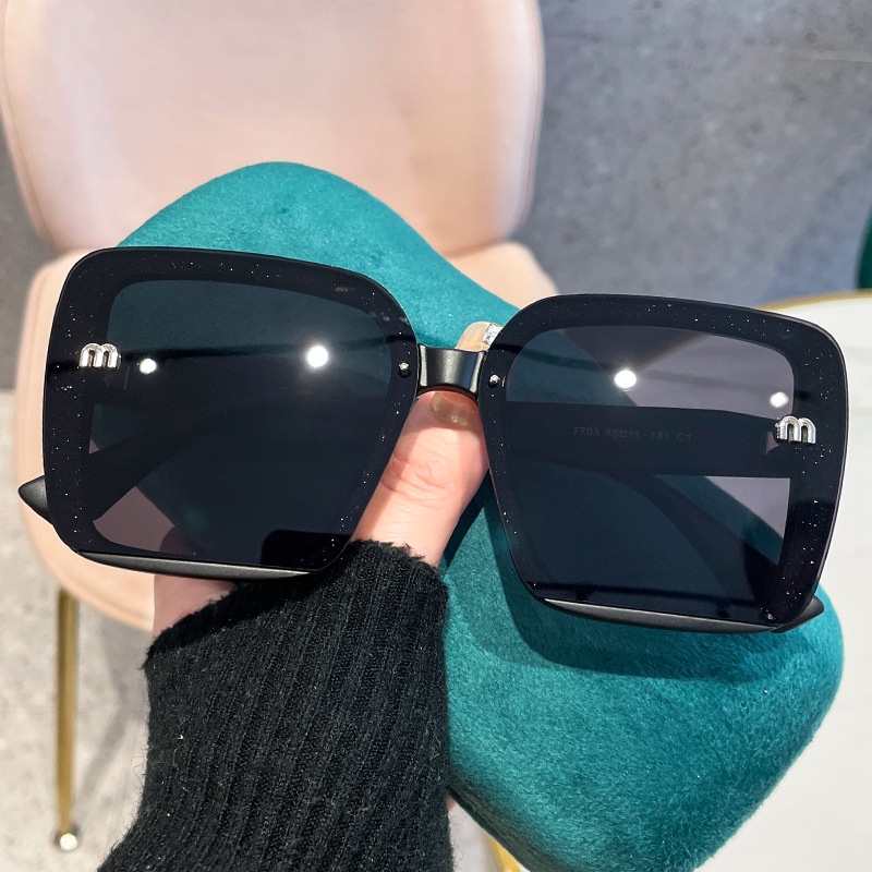 Kacamata Hitam Fashion Square Aesthetic Shades Untuk Wanita/Pria Metal Frame Sunglasses Eyewear