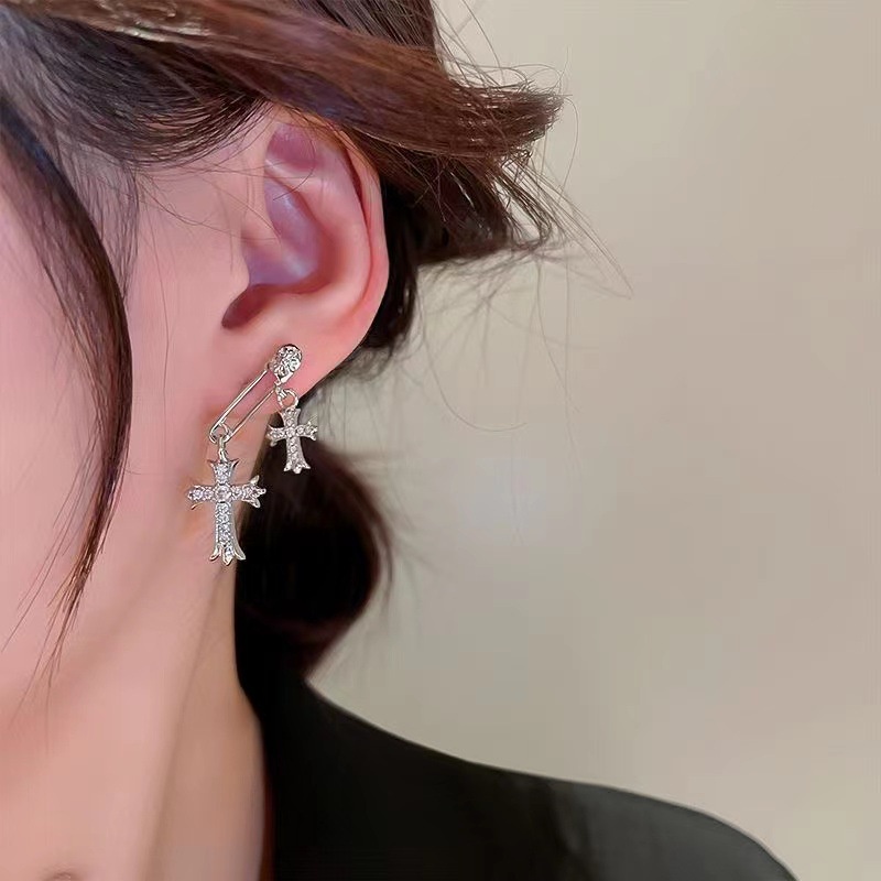 Korea Retro Kreatif Berlian Cross Pin Bentuk Anting Wanita Earrings Aksesoris