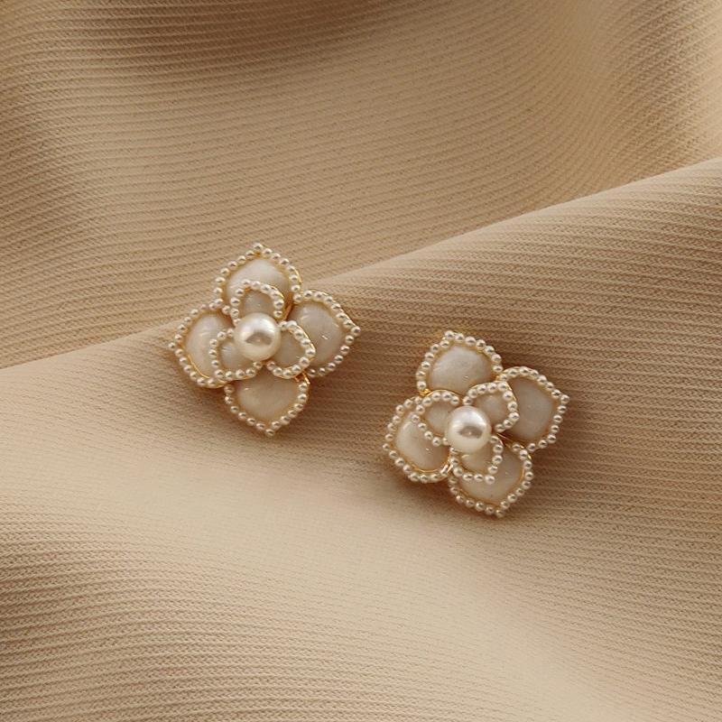 【Bayar di tempat】Anting Vintage Gaya Perancis Anting Bunga Camelia Mutiara Elegan Ringan Anting Mewah