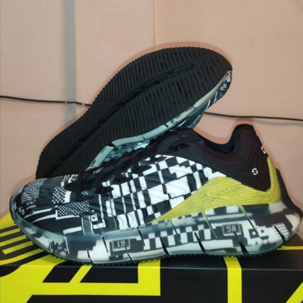 Sepatu Reebok x minami zig kinetica