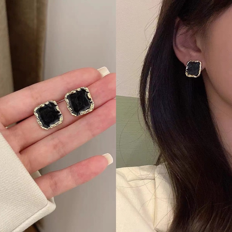 Anting Tusuk Model Lingkaran Untuk Wanita