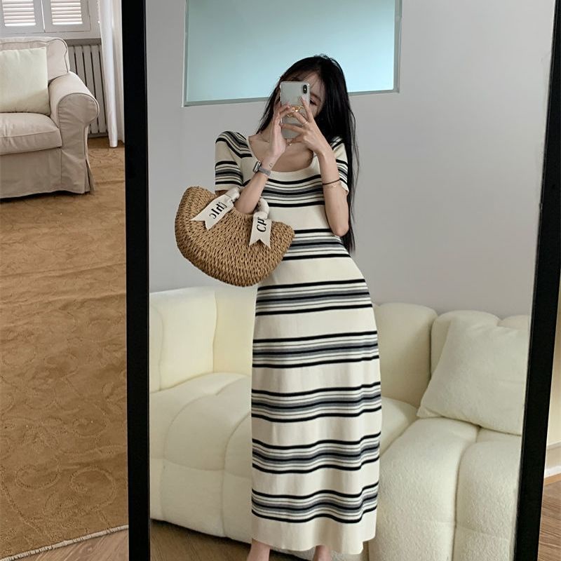 Gaun Bergaris Lengan Pendek Leher Persegi Wanita Musim Panas Rajut Retro Slim Fit Pinggang Sedang da