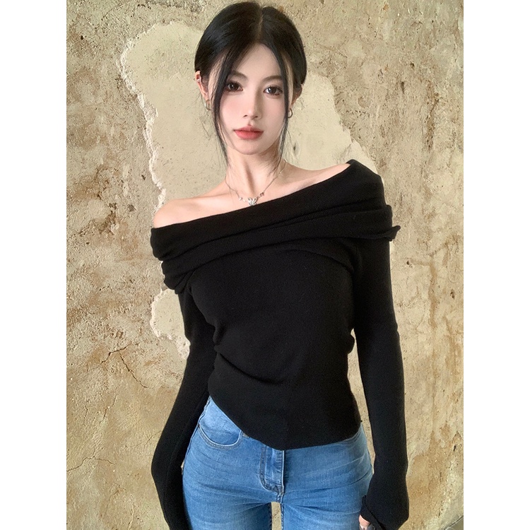 Red Sweter rajutan merah muda satu bahu lembut sweater musim semi wanita dengan kemeja bottoming hitam satu bahu off-shoulder top