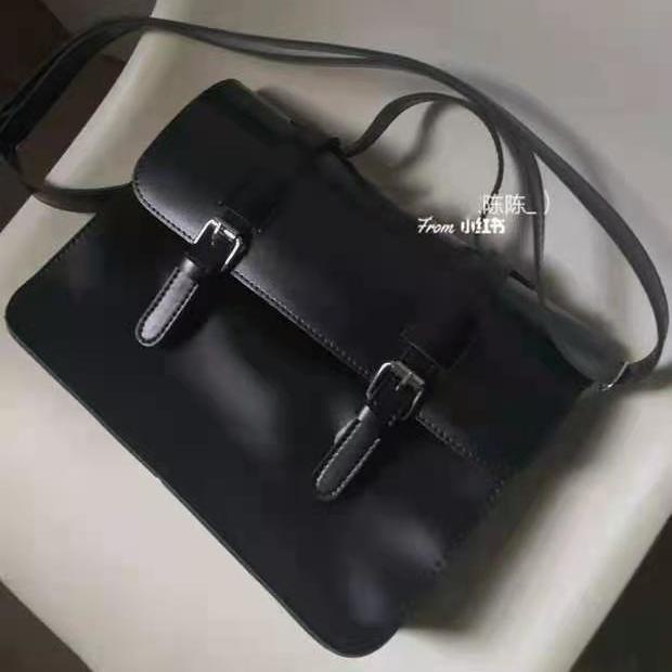 ♧Sera  Toko Harian Lain-Lain Perasaan Terbatas ~ Sekolah Tinggi Postman Messenger Tas 2021 Korea Retro College Double Gesper Inggris Tas Bahu