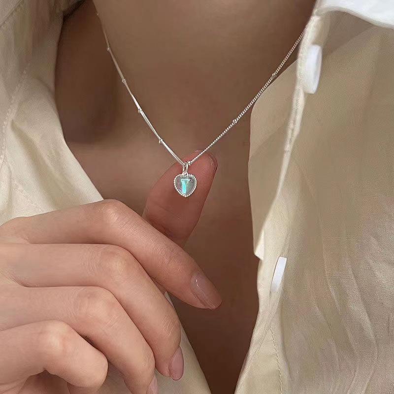 Roselife Fantasi Bersinar Biru Moonstone Heart Pendant Kalung Untuk Wanita Perempuan Korea Trendi Manik Rantai Cinta Hati Kalung Fashion Perhiasan