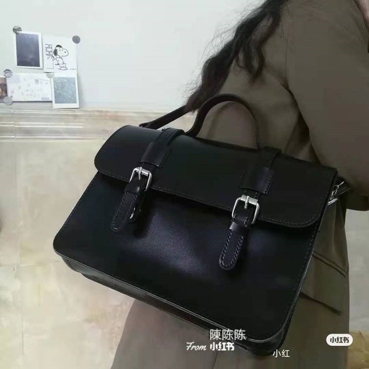 ♧Sera  Toko Harian Lain-Lain Perasaan Terbatas ~ Sekolah Tinggi Postman Messenger Tas 2021 Korea Retro College Double Gesper Inggris Tas Bahu