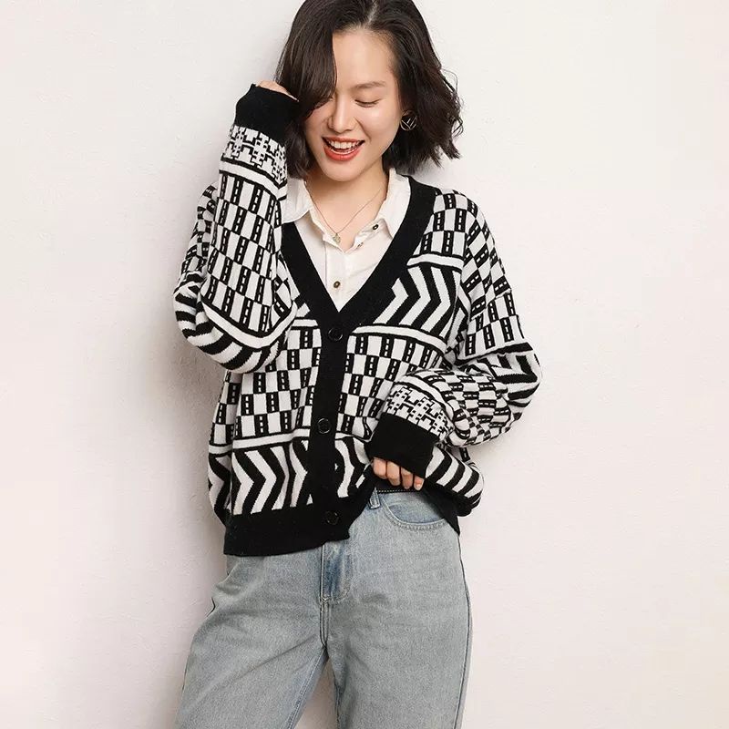 Spica Monochrome Knit Cardigan premium