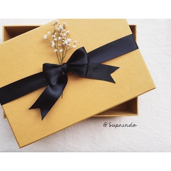 

Kotak Kado / Souvenir uk. 22 x 15 x 5 cm - Merah