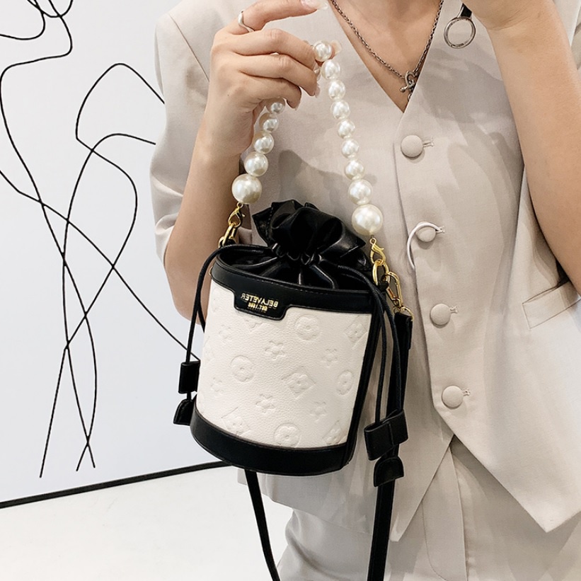 MV_Marvelouz MV111973 Tas SELEMPANG Wanita Tabung Serut Talpen Mutiara  terbaru 1kg bisa 2 tas supplier tas import GT1973 LT2134