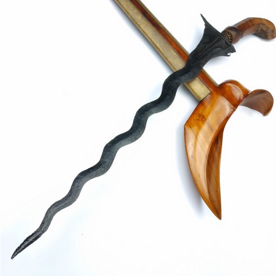 Keris Sengkelat Pamor Keleng