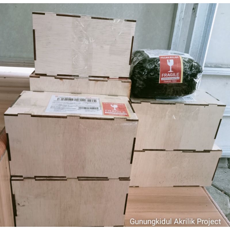 

TRIPLEK TAMBAHAN UNTUK PACKING TETAP AMAN SAMPAI TUJUAN