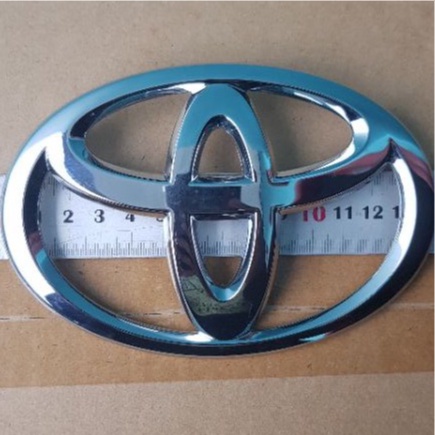 emblem logo grill depan toyota rush