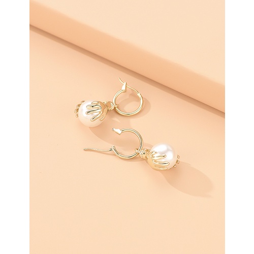 LRC Anting Tusuk Fashion Gold Color Alloy Pearl Palm W75255